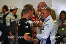 (L to R): Kevin Magnussen (DEN) Renault Sport F1 Team with Valtteri Bottas (FIN) Williams on the drivers parade. 30.10.2016. Formula 1 World Championship, Rd 19, Mexican Grand Prix, Mexico City, Mexico, Race Day.