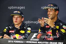 Race winner Daniel Ricciardo (AUS) Red Bull Racing (Right) in the FIA Press Conference with team mate Max Verstappen (NLD) Red Bull Racing. 02.10.2016. Formula 1 World Championship, Rd 16, Malaysian Grand Prix, Sepang, Malaysia, Sunday.