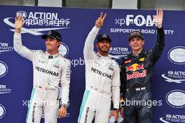 Qualifying top three in parc ferme (L to R): Nico Rosberg (GER) Mercedes AMG F1, second; Lewis Hamilton (GBR) Mercedes AMG F1, pole position; Max Verstappen (NLD) Red Bull Racing, third. 01.10.2016. Formula 1 World Championship, Rd 16, Malaysian Grand Prix, Sepang, Malaysia, Saturday.