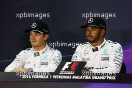 (L to R): Nico Rosberg (GER) Mercedes AMG F1 and team mate Lewis Hamilton (GBR) Mercedes AMG F1 in the FIA Press Conference. 01.10.2016. Formula 1 World Championship, Rd 16, Malaysian Grand Prix, Sepang, Malaysia, Saturday.