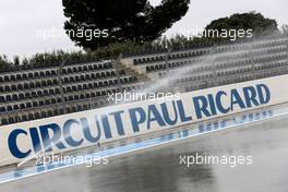 Wet system on track 25.01.2016. Formula One Pirelli Wet Weather Testing, Paul Ricard, France. Monday.