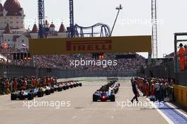 The grid before the start of the race. 01.05.2016. Formula 1 World Championship, Rd 4, Russian Grand Prix, Sochi Autodrom, Sochi, Russia, Race Day.