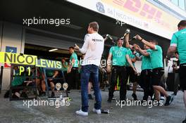 Race winner Nico Rosberg (GER) Mercedes AMG F1 celebrates with the team. 01.05.2016. Formula 1 World Championship, Rd 4, Russian Grand Prix, Sochi Autodrom, Sochi, Russia, Race Day.