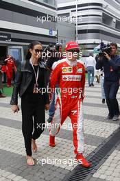 Kimi Raikkonen (FIN) Ferrari with his wife Minttu Virtanen (FIN). 30.04.2016. Formula 1 World Championship, Rd 4, Russian Grand Prix, Sochi Autodrom, Sochi, Russia, Qualifying Day.