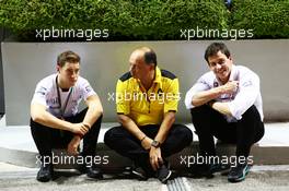 (L to R): Stoffel Vandoorne (BEL) McLaren Test and Reserve Driver with Frederic Vasseur (FRA) Renault Sport F1 Team Racing Director and Toto Wolff (GER) Mercedes AMG F1 Shareholder and Executive Director. 16.09.2016. Formula 1 World Championship, Rd 15, Singapore Grand Prix, Marina Bay Street Circuit, Singapore, Practice Day.