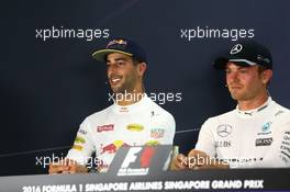 (L to R): Daniel Ricciardo (AUS) Red Bull Racing and Nico Rosberg (GER) Mercedes AMG F1 in the FIA Press Conference. 18.09.2016. Formula 1 World Championship, Rd 15, Singapore Grand Prix, Marina Bay Street Circuit, Singapore, Race Day.