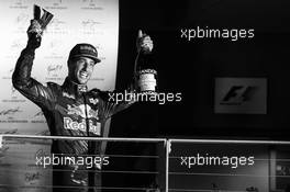 Daniel Ricciardo (AUS) Red Bull Racing celebrates his second position on the podium. 18.09.2016. Formula 1 World Championship, Rd 15, Singapore Grand Prix, Marina Bay Street Circuit, Singapore, Race Day.