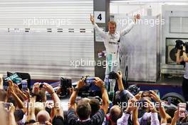 Race winner Nico Rosberg (GER) Mercedes AMG F1 W07 Hybrid celebrates in parc ferme. 18.09.2016. Formula 1 World Championship, Rd 15, Singapore Grand Prix, Marina Bay Street Circuit, Singapore, Race Day.