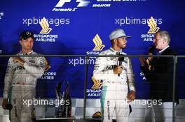 (L to R): Nico Rosberg (GER) Mercedes AMG F1 with Lewis Hamilton (GBR) Mercedes AMG F1 and Martin Brundle (GBR) Sky Sports Commentator on the podium. 18.09.2016. Formula 1 World Championship, Rd 15, Singapore Grand Prix, Marina Bay Street Circuit, Singapore, Race Day.