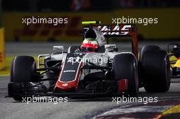 Esteban Gutierrez (MEX) Haas F1 Team VF-16. 18.09.2016. Formula 1 World Championship, Rd 15, Singapore Grand Prix, Marina Bay Street Circuit, Singapore, Race Day.