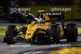 Jolyon Palmer (GBR) Renault Sport F1 Team RS16. 18.09.2016. Formula 1 World Championship, Rd 15, Singapore Grand Prix, Marina Bay Street Circuit, Singapore, Race Day.