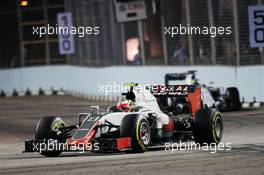 Esteban Gutierrez (MEX) Haas F1 Team VF-16. 18.09.2016. Formula 1 World Championship, Rd 15, Singapore Grand Prix, Marina Bay Street Circuit, Singapore, Race Day.