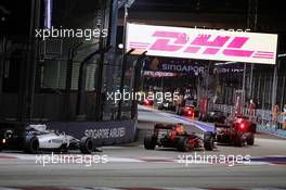 Felipe Massa (BRA) Williams FW38 follows the field through the pit lane behind the FIA Safety Car. 18.09.2016. Formula 1 World Championship, Rd 15, Singapore Grand Prix, Marina Bay Street Circuit, Singapore, Race Day.