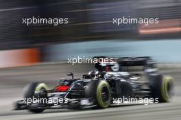 Fernando Alonso (ESP) McLaren MP4-31. 18.09.2016. Formula 1 World Championship, Rd 15, Singapore Grand Prix, Marina Bay Street Circuit, Singapore, Race Day.