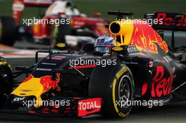 Daniel Ricciardo (AUS) Red Bull Racing RB12. 27.11.2016. Formula 1 World Championship, Rd 21, Abu Dhabi Grand Prix, Yas Marina Circuit, Abu Dhabi, Race Day.