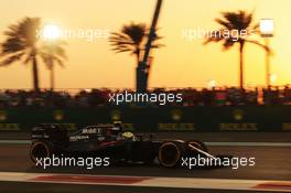 Jenson Button (GBR) McLaren MP4-31. 27.11.2016. Formula 1 World Championship, Rd 21, Abu Dhabi Grand Prix, Yas Marina Circuit, Abu Dhabi, Race Day.