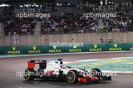 Romain Grosjean (FRA) Haas F1 Team VF-16. 27.11.2016. Formula 1 World Championship, Rd 21, Abu Dhabi Grand Prix, Yas Marina Circuit, Abu Dhabi, Race Day.