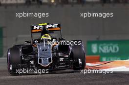 Sergio Perez (MEX) Sahara Force India F1 VJM09. 26.11.2016. Formula 1 World Championship, Rd 21, Abu Dhabi Grand Prix, Yas Marina Circuit, Abu Dhabi, Qualifying Day.