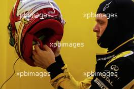 Kevin Magnussen (DEN) Renault Sport F1 Team. 26.11.2016. Formula 1 World Championship, Rd 21, Abu Dhabi Grand Prix, Yas Marina Circuit, Abu Dhabi, Qualifying Day.