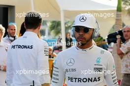 Lewis Hamilton (GBR) Mercedes AMG F1. 27.11.2016. Formula 1 World Championship, Rd 21, Abu Dhabi Grand Prix, Yas Marina Circuit, Abu Dhabi, Race Day.