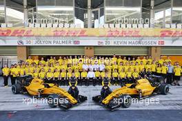 (L to R): Jolyon Palmer (GBR) Renault Sport F1 Team with team mate Kevin Magnussen (DEN) Renault Sport F1 Team at a team photograph. 27.11.2016. Formula 1 World Championship, Rd 21, Abu Dhabi Grand Prix, Yas Marina Circuit, Abu Dhabi, Race Day.