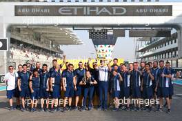 Williams presented with the DHL fastest pit stop trophy. 27.11.2016. Formula 1 World Championship, Rd 21, Abu Dhabi Grand Prix, Yas Marina Circuit, Abu Dhabi, Race Day.
