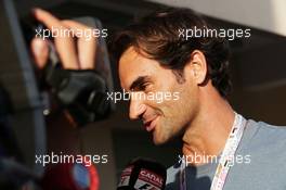 Roger Federer (SUI) Tennis Player. 27.11.2016. Formula 1 World Championship, Rd 21, Abu Dhabi Grand Prix, Yas Marina Circuit, Abu Dhabi, Race Day.