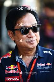 Chalerm Yoovidhya (THA) Red Bull Racing Co-Owner. 27.11.2016. Formula 1 World Championship, Rd 21, Abu Dhabi Grand Prix, Yas Marina Circuit, Abu Dhabi, Race Day.