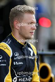 Kevin Magnussen (DEN) Renault Sport F1 Team  27.11.2016. Formula 1 World Championship, Rd 21, Abu Dhabi Grand Prix, Yas Marina Circuit, Abu Dhabi, Race Day.