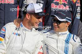 Jenson Button (GBR) McLaren F1 and Felipe Massa (BRA) Williams F1 Team  27.11.2016. Formula 1 World Championship, Rd 21, Abu Dhabi Grand Prix, Yas Marina Circuit, Abu Dhabi, Race Day.