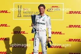 Nico Rosberg (GER) Mercedes AMG F1 presented with the DHL fastest lap award. 27.11.2016. Formula 1 World Championship, Rd 21, Abu Dhabi Grand Prix, Yas Marina Circuit, Abu Dhabi, Race Day.
