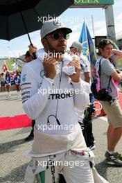 Lewis Hamilton (GBR) Mercedes AMG F1 on the grid. 23.10.2016. Formula 1 World Championship, Rd 18, United States Grand Prix, Austin, Texas, USA, Race Day.