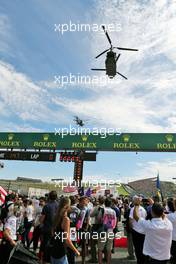 Chinook helicopter air display over the grid. 23.10.2016. Formula 1 World Championship, Rd 18, United States Grand Prix, Austin, Texas, USA, Race Day.