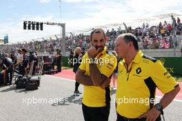 (L to R): Cyril Abiteboul (FRA) Renault Sport F1 Managing Director with Frederic Vasseur (FRA) Renault Sport F1 Team Racing Director on the grid. 23.10.2016. Formula 1 World Championship, Rd 18, United States Grand Prix, Austin, Texas, USA, Race Day.