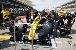 Jolyon Palmer (GBR) Renault Sport F1 Team RS16 on the grid. 23.10.2016. Formula 1 World Championship, Rd 18, United States Grand Prix, Austin, Texas, USA, Race Day.