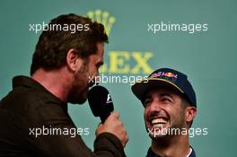 (L to R): Gerard Butler (GBR) Actor on the podium with Daniel Ricciardo (AUS) Red Bull Racing. 23.10.2016. Formula 1 World Championship, Rd 18, United States Grand Prix, Austin, Texas, USA, Race Day.