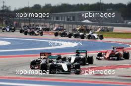 Lewis Hamilton (GBR) Mercedes AMG F1 W07 Hybrid leads at the start of the race. 23.10.2016. Formula 1 World Championship, Rd 18, United States Grand Prix, Austin, Texas, USA, Race Day.