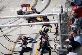 The Red Bull team not ready for the pit stop of Max Verstappen (NLD) Red Bull Racing RB12. 23.10.2016. Formula 1 World Championship, Rd 18, United States Grand Prix, Austin, Texas, USA, Race Day.