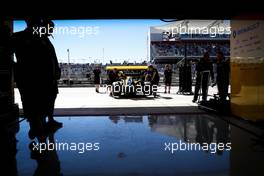 Renault Sport F1 Team RS16 pushed back in the pits. 22.10.2016. Formula 1 World Championship, Rd 18, United States Grand Prix, Austin, Texas, USA, Qualifying Day.
