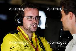 Jolyon Palmer (GBR) Renault Sport F1 Team with Julien Simon-Chautemps (FRA) Renault Sport F1 Team Race Engineer. 22.10.2016. Formula 1 World Championship, Rd 18, United States Grand Prix, Austin, Texas, USA, Qualifying Day.