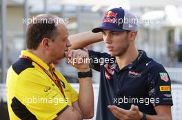 (L to R): Frederic Vasseur (FRA) Renault Sport F1 Team Racing Director with  Pierre Gasly (FRA) Red Bull Racing Third Driver. 22.10.2016. Formula 1 World Championship, Rd 18, United States Grand Prix, Austin, Texas, USA, Qualifying Day.