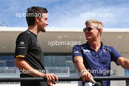 (L to R): Jolyon Palmer (GBR) Renault Sport F1 Team with Marcus Ericsson (SWE) Sauber F1 Team on the drivers parade. 23.10.2016. Formula 1 World Championship, Rd 18, United States Grand Prix, Austin, Texas, USA, Race Day.