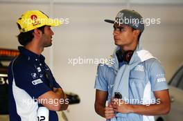 (L to R): Felipe Nasr (BRA) Sauber F1 Team with Pascal Wehrlein (GER) Manor Racing on the drivers parade. 23.10.2016. Formula 1 World Championship, Rd 18, United States Grand Prix, Austin, Texas, USA, Race Day.