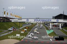 Start zur Aufwärmrunde.15.-17.04.2016, ADAC GT-Masters, Round 1, Motorsport Arena Oschersleben, Germany.