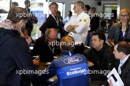 #68 Ford Chip Ganassi Racing Ford GT: Sébastien Bourdais with the media. 15.06.2015. Le Mans 24 Hour, Le Mans, France.
