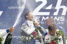 Podium LMP2: #36 Signatech Alpine A460: Gustavo Menezes, Nicolas Lapierre, Stéphane Richelmi. 19.06.2015. Le Mans 24 Hour, Race, Le Mans, France.