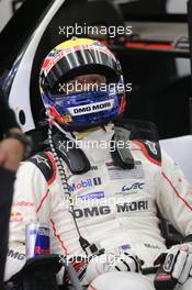 Mark Webber (AUS) #01 Porsche Team Porsche 919 Hybrid. 19.11.2016. FIA World Endurance Championship, Round 9, Six Hours of Bahrain, Sakhir, Bahrain, Saturday