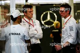 (L to R): Lewis Hamilton (GBR) Mercedes AMG F1 with James Allison (GBR) Mercedes AMG F1 Technical Director and Peter Bonnington (GBR) Mercedes AMG F1 Race Engineer. 24.03.2017. Formula 1 World Championship, Rd 1, Australian Grand Prix, Albert Park, Melbourne, Australia, Practice Day.