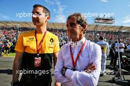 (L to R): Remi Taffin (FRA) Renault Sport F1 Engine Technical Director with Alain Prost (FRA) Renault Sport F1 Team Special Advisor on the grid. 26.03.2017. Formula 1 World Championship, Rd 1, Australian Grand Prix, Albert Park, Melbourne, Australia, Race Day.