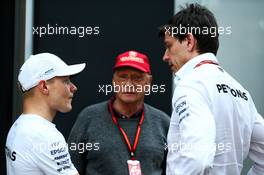 (L to R): Valtteri Bottas (FIN) Mercedes AMG F1 with Niki Lauda (AUT) Mercedes Non-Executive Chairman and Toto Wolff (GER) Mercedes AMG F1 Shareholder and Executive Director. 25.03.2017. Formula 1 World Championship, Rd 1, Australian Grand Prix, Albert Park, Melbourne, Australia, Qualifying Day.